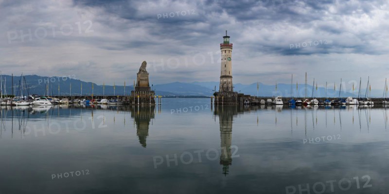Harbour with lighthouse and Bavarian lion, Lindau, Lake Constance, Bavaria, Germany, Europe