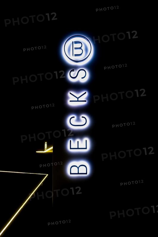 Lettering Becks, Becks Restaurant in Reutlingen at the Kreuzeiche, home kitchen, restaurant, neon sign, letters, night shot, Reutlingen, Baden-Württemberg, Germany, Europe