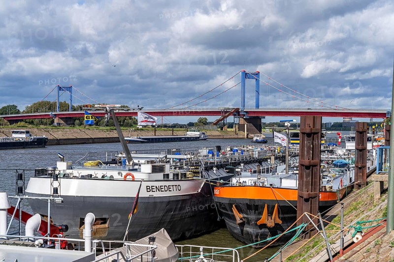Harbour Duisburg Ruhrort, Vinckekanal, tankers, behind the Friedrich-Ebert-Bridge over the Rhine between Ruhrort and Homberg, Duisburg, North Rhine-Westphalia, Germany, Europe