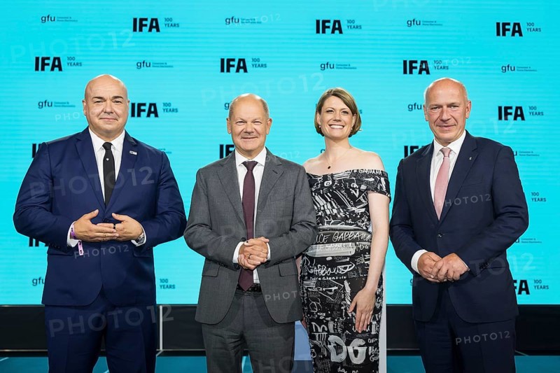 Leif-Erik Lindner (Managing Director of IFA Management GmbH), Olaf Scholz, Chancellor of the Federal Republic of Germany, SPD), Sara Warneke (Managing Director of gfu Consumer & Home Electronics GmbH) and Kai Wegner, Governing Mayor of Berlin (CDU) at the opening gala for 100 years of IFA in the CityCube, Berlin, 05/09/2024