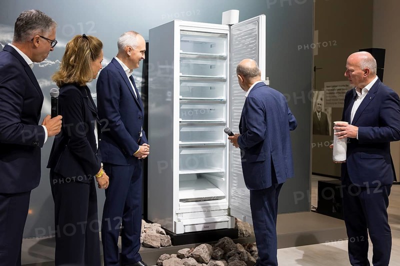 Olaf Scholz (Chancellor of the Federal Republic of Germany, SPD) looks into an empty Liebherr refrigerator during a press tour of the IFA (Internationale Funkausstellung) exhibition at the trade fair grounds, Berlin, 06/09/2024