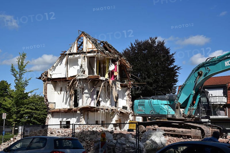 Europe, Germany, Hamburg Metropolitan Region, Lower Saxony, Stade District, Buxtehude, Old Town, Demolition of a residential building, Front and gable, Federal Republic of Germany, Europe