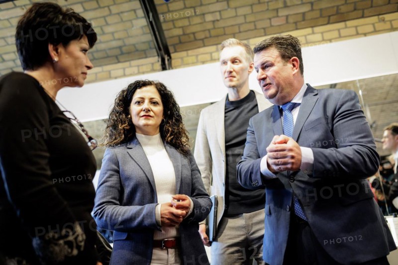 (L-R) Hubertus Heil (SPD), Federal Minister of Labour and Social Affairs, Daniel Terzenbach, Director of Regions at the Federal Employment Agency and Special Representative of the Federal Government, and Cansel Kiziltepe, Senator for Labour, Social Affairs, Equality, Integration, Diversity and Anti-Discrimination in Berlin, in conversation with Valentyna Vysotska, hairdresser from Ukraine, at the Coiffeur Civan hairdressing salon in Berlin, 22.04.2024