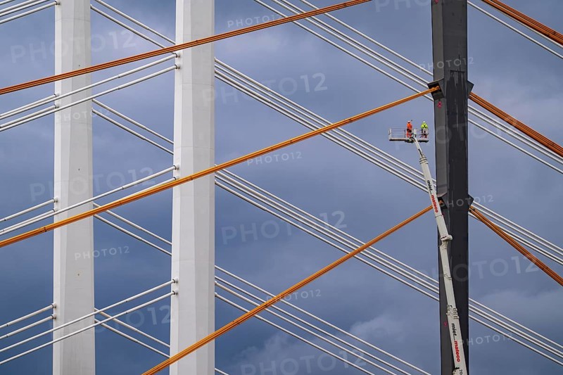 The new Rhine bridge Neuenkamp, the A40, white pillar ropes, and the old motorway bridge, which is being dismantled, preparation for demolition, workers on cherry pickers measure, mark the old bridge pillar, Duisburg, North Rhine-Westphalia, Germany, Europe