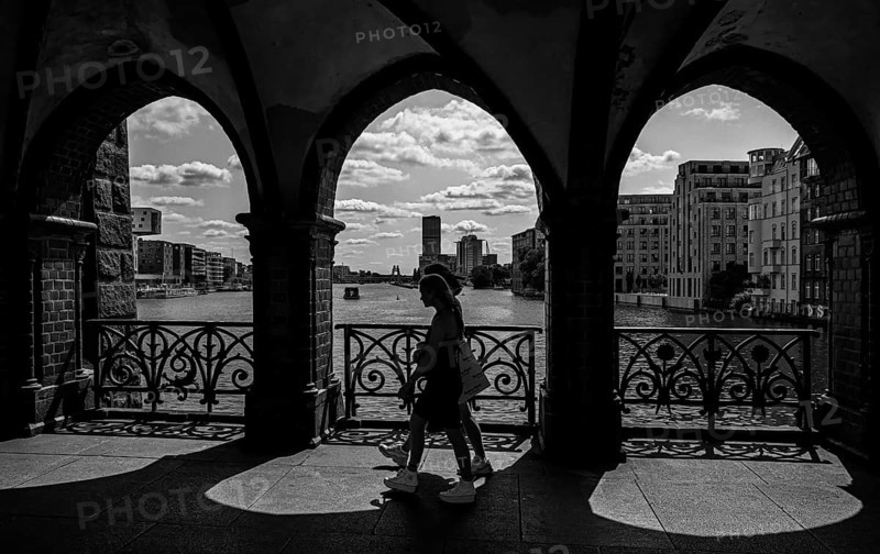 Black and white photograph, female tourists at the Oberbaum Bridge, Berlin, Germany, Europe