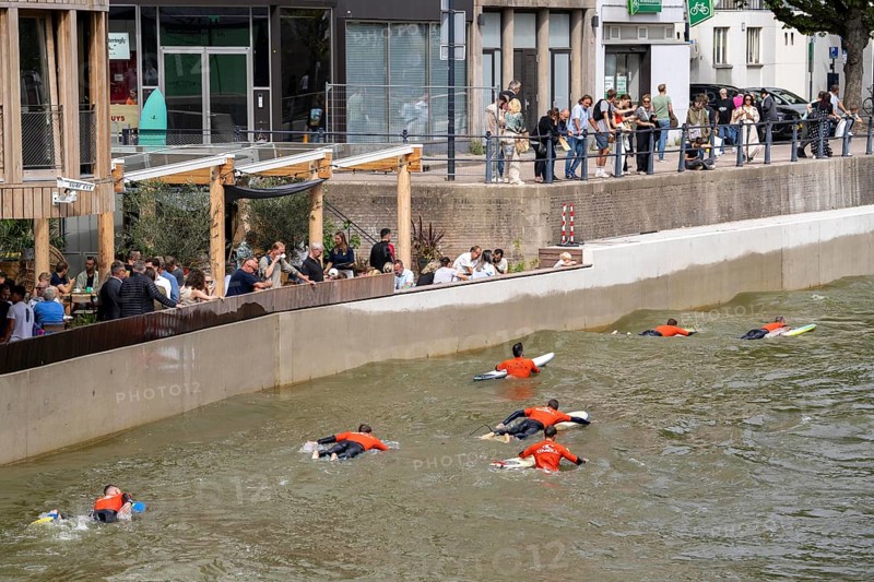 Surfing facility in the city centre of Rotterdam, Rif010, supposedly the world's first wave facility for surfers in a city, in the Steigersgracht, a 130 metre long and 21 metre wide wave pool was built in the existing canal, waves up to 1.5 metres high can be generated, every 7 seconds a wave breaks for the surfers, the 4.5 million litres in the pool, water is moved by 8 wave machines, Netherlands