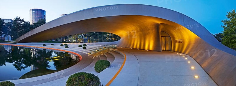 Illuminated Porsche Pavilion in the evening, Autostadt, Volkswagen AG, Wolfsburg, Lower Saxony, Germany, Europe