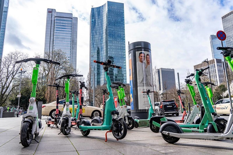 E-scooters, e-scooters parked on the pavement at the corner of Taunusanlage and Taunustor, Frankfurt am Main city centre, Hesse, Germany, Europe