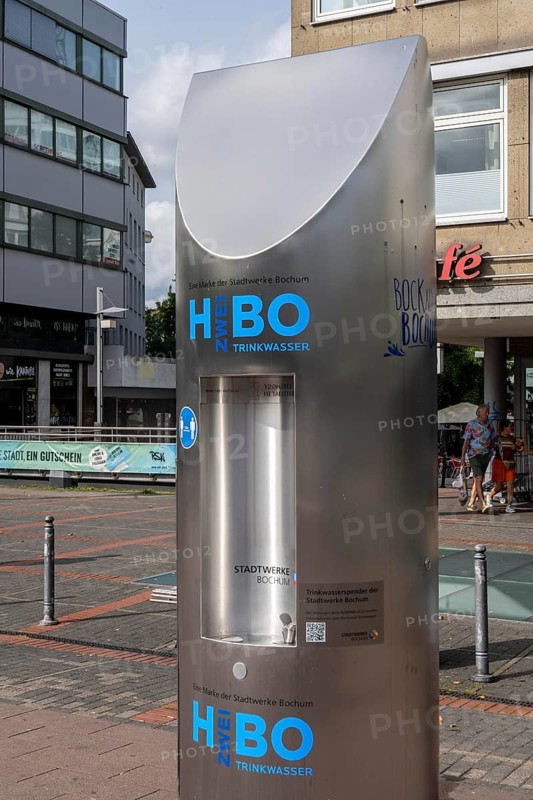 Drinking water dispenser from Stadtwerke Bochum, in the city centre, at the main railway station, drink fresh drinking water directly or draw it off in bottles free of charge, H-zwei-BO, North Rhine-Westphalia, Germany, Europe