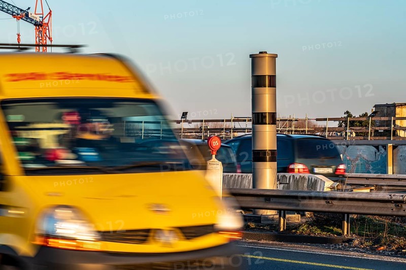 Speed cameras, radar speed monitoring, POLISCAN measuring system, on the A40 motorway, on the Neuenkamp Rhine bridge, Duisburg, North Rhine-Westphalia, Germany, Europe