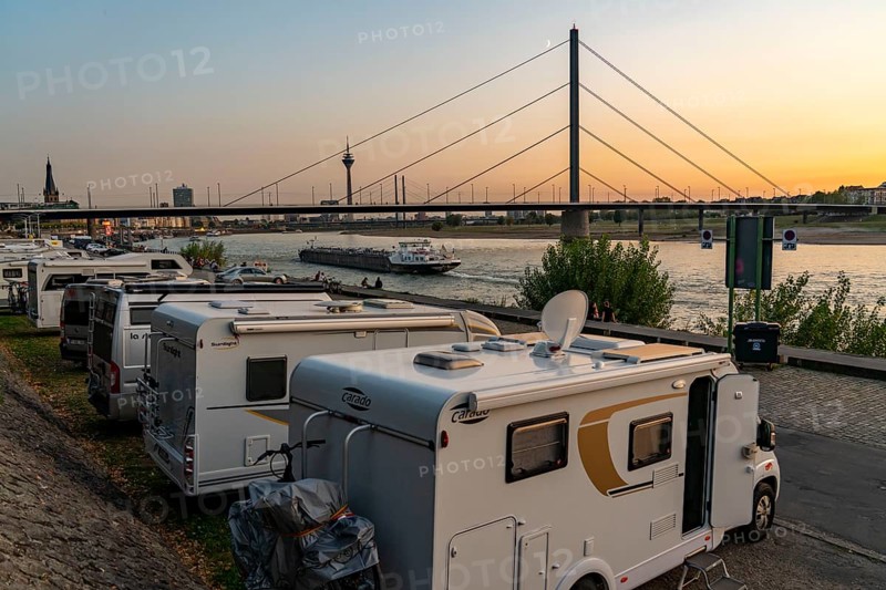 Skyline of Düsseldorf on the Rhine, Rhine Tower, Oberkassler Bridge, motorhome pitch on the banks of the Rhine, Rhine Terrace, Tonhalle, Düsseldorf, North Rhine-Westphalia, Germany, Europe