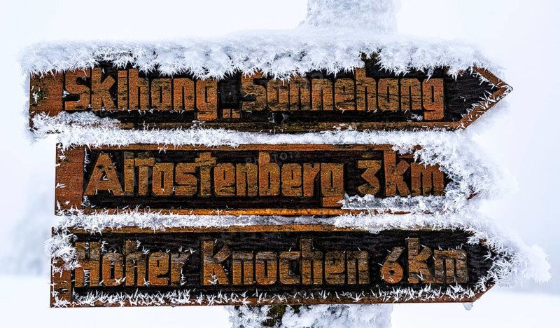 Signposts, hiking signs, winter in the Sauerland, Hochsauerlandkreis, at Kahler Asten, near Winterberg, few tourists, visitors, during the lockdown in January 2021, North Rhine-Westphalia, Germany, Europe