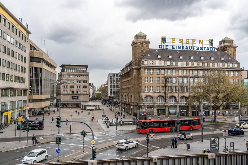 Willy-Brandt-Platz in the city centre of Essen, pedestrian zone, shopping street Kettwiger Straße, on the left the former building of Galeria Kaufhof, formerly Hertie, is being demolished, new building, retail, Essen, North Rhine-Westphalia, Germany, Europe
