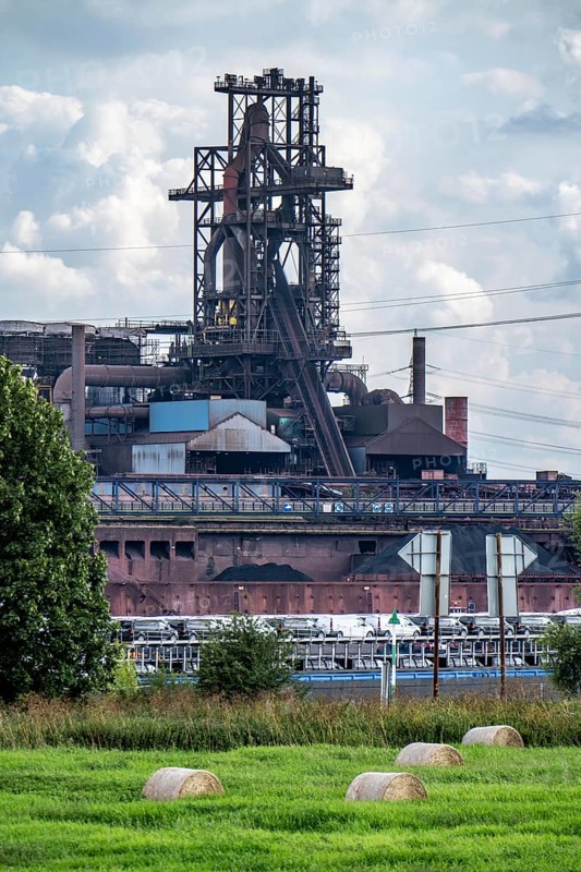 Duisburg-Hüttenheim steelworks, Hüttenwerke Krupp-Mannesmann, HKM, blast furnace A, Rhine cargo ship, Duisburg, North Rhine-Westphalia, Germany, Europe