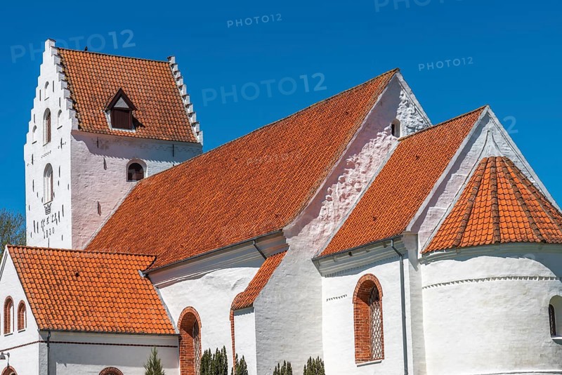 Lindelse Kirke, typical Danish church from 1830, whitewashed, red tiled roof, hill, steeple with stepped gable, apse, Rudkøbing, Langeland Island, South Funen, Danish South Sea, Baltic Sea, Denmark, Europe