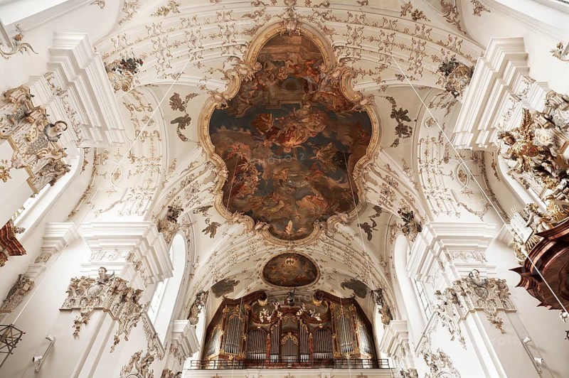 Vaults and organ loft of the baroque St Andrew's Church, 1697-1717, Stadtamhof, Regensburg, Upper Palatinate, Bavaria, Germany, Europe