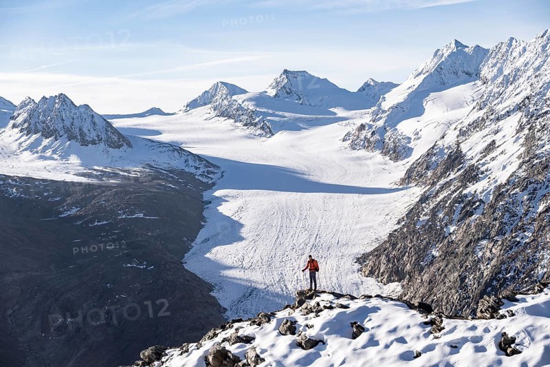 Mountaineer in front of mountain panorama and glacier, view of Gurgler Ferner with summit Hochwilde and Falschungsspitze, in the morning light, Ötztal Alps, Tyrol, Austria, Europe