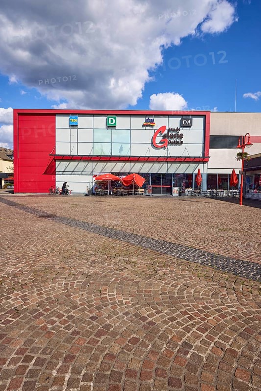 Shopping centre Stadtgalerie Datteln with Tedi, Deichmann, dm-Markt and fashion shop C and A in the pedestrian zone of Datteln, Ruhr area, Recklinghausen district, North Rhine-Westphalia, Germany, Europe