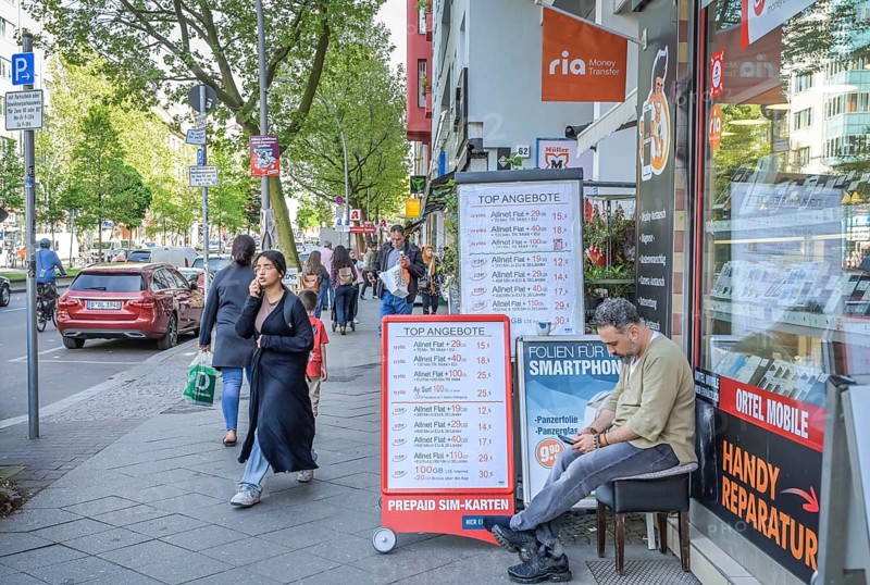 People, street scene, Badstraße, Gesundbrunnen, Mitte, Berlin, Germany, Europe