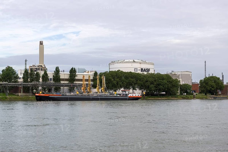 BASF, Lugwigshafen am Rhein, industrial area, ship, Mannheim, Baden-Württemberg, Germany, Europe