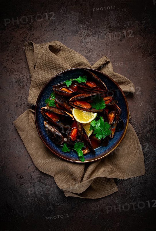 Mussels in tomato sauce, homemade, no people