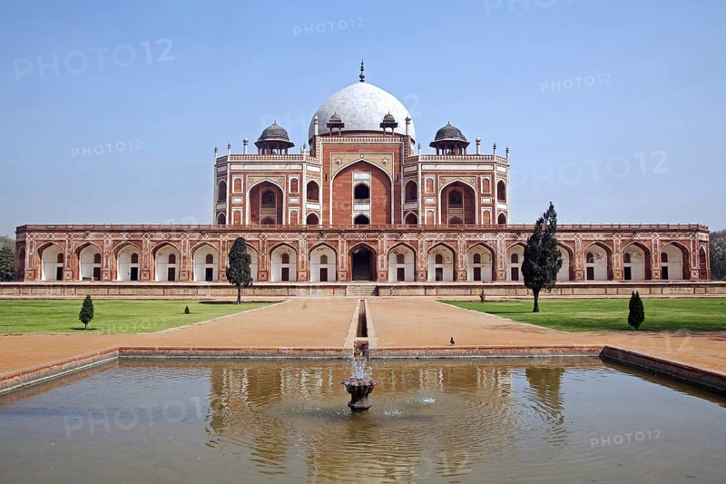 Fountain in the Charbagh Garden of the Tomb of Humayun in Delhi, India, Asia