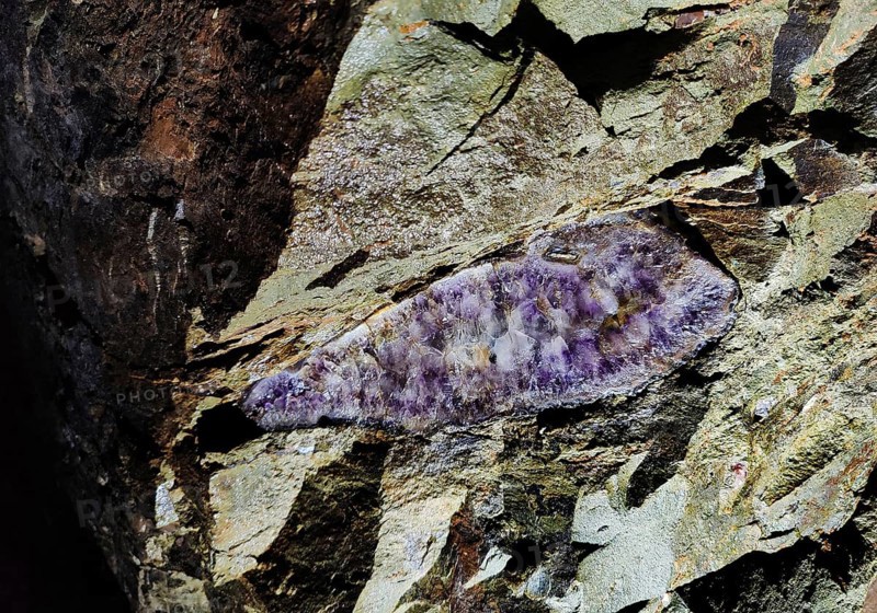 Minerals in the rock of the visitor gallery of the Steinkaulenberg gemstone mines, show mine in Idar-Oberstein, Rheinpland-Pfalz, Germany, Europe