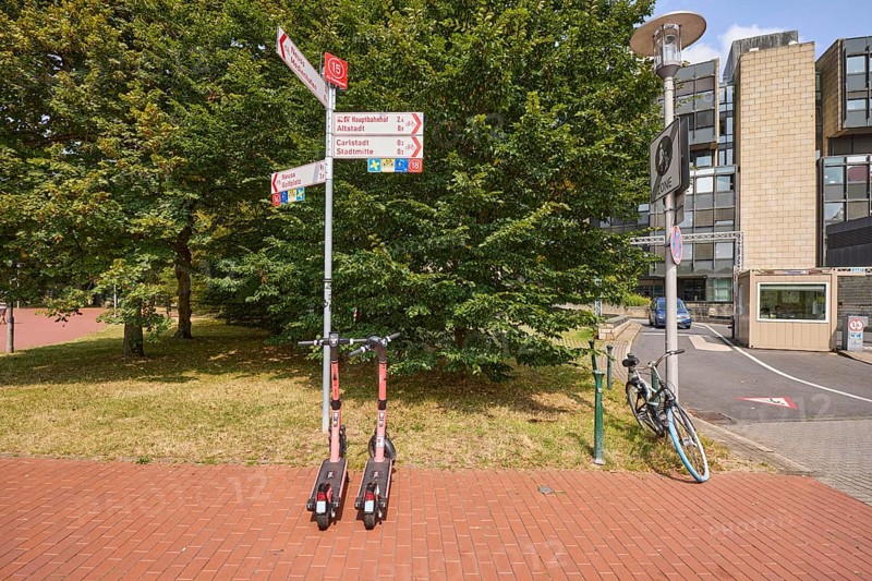 Signposts to the main railway station, Altstadt, Carlstadt, city centre, Neuss, golf course and Medienhafen in Düsseldorf, state capital, independent city, North Rhine-Westphalia, Germany, Europe