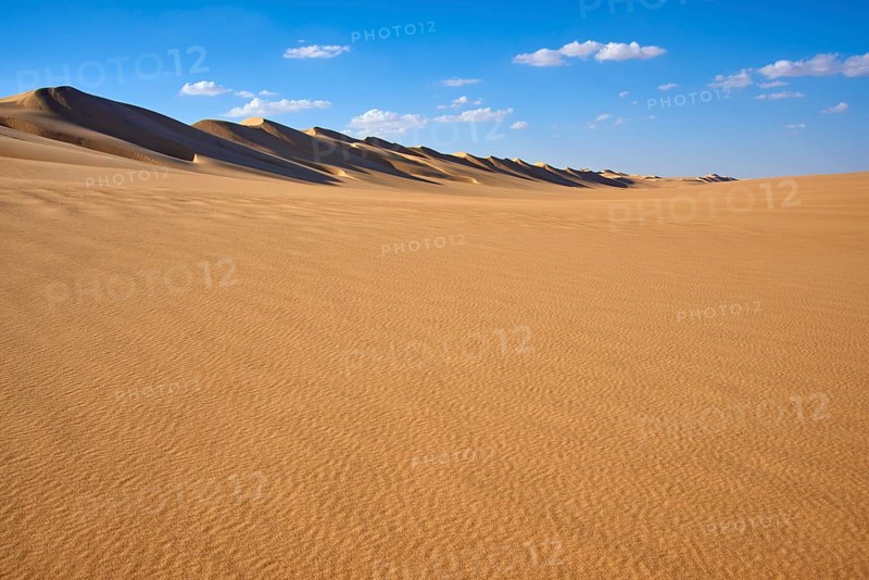 Wide desert landscape with gentle sand dunes under a blue sky with scattered clouds, Matruh, Great Sand Sea, Libyan Desert, Sahara, Egypt, North Africa, Africa