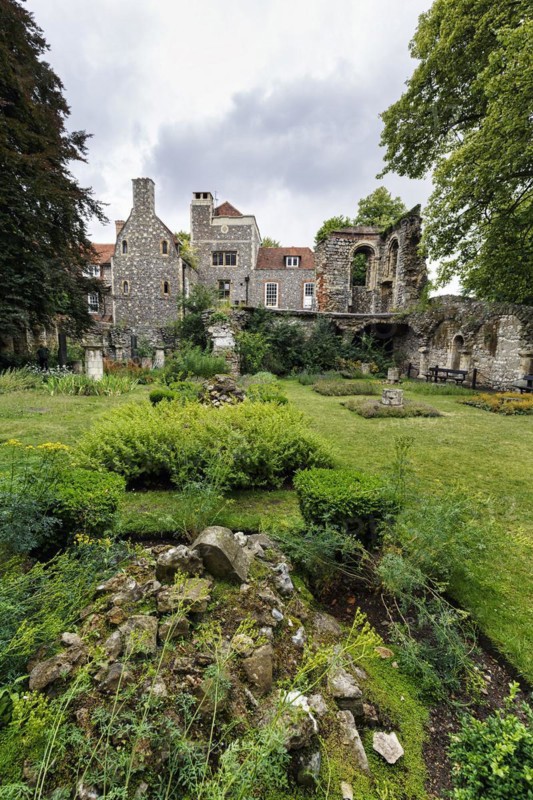 Herb garden, Canterbury Cathedral, The Cathedral of Christ Church, Canterbury, Kent, England, United Kingdom, Europe