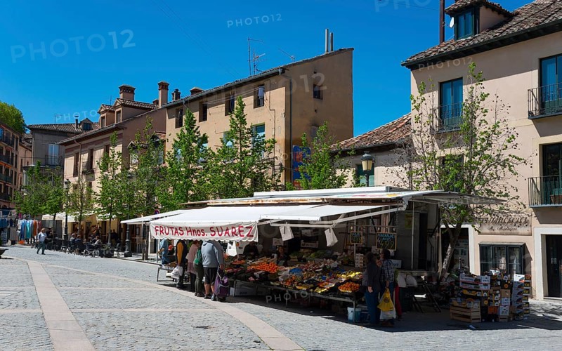 Sunny street scene with market stall, buildings and people in a town, Plaza de los Dolores, San Ildefonso, Segovia, Castilla y Leon, Castilla y León, Spain, Europe