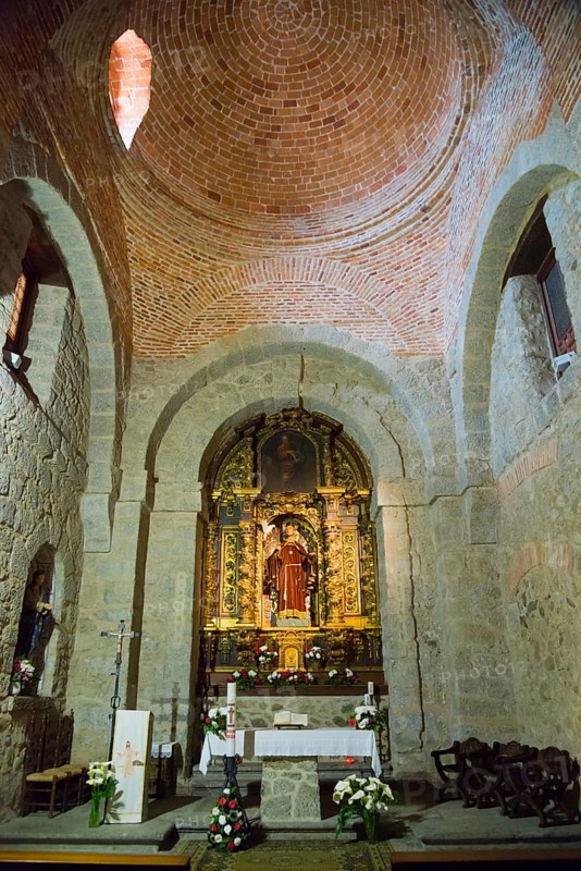 Interior of a church with magnificent altar, stone arches and religious decorations, Santuario de San Pedro de Alcántara, monastery, sanctuary of San Pedro de Alcantara, Arenas de San Pedro, Ávila, Avila, Castile and León, Leon, Spain, Europe