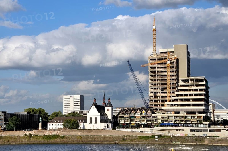 The Lufthansa high-rise (headquarters of the German airline until 2007) on the banks of the Rhine in Deutz becomes MaxCologne, renovation until 2012, Cologne, North Rhine-Westphalia, Germany, Europe