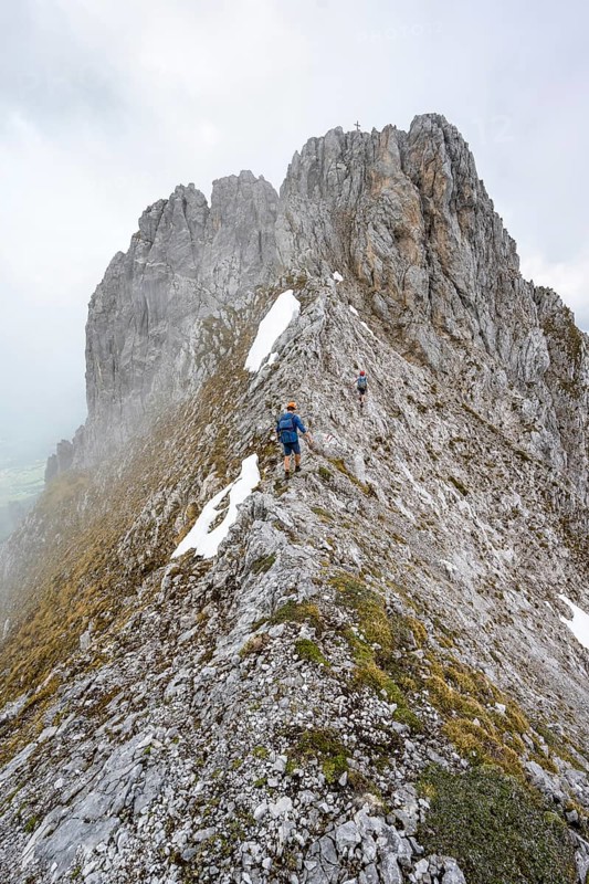 Mountaineers on the rocky ridge, behind the summit of the Ackerlspitze on the ascent to the Ackerlspitze, clouds moving around the mountains, Wilder Kaiser, Kaiser Mountains, Tyrol, Austria, Europe