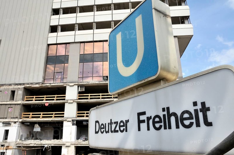The Lufthansa high-rise (headquarters of the German airline until 2007) on the banks of the Rhine in Deutz becomes MaxCologne, renovation until 2012, Cologne, North Rhine-Westphalia, Germany, Europe
