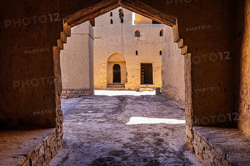 Narrow passageway in the largest preserved mud town in Oman, Al Bilaad, Al Bilaad Historical Village, Arabian Peninsula, Sultanate of Oman