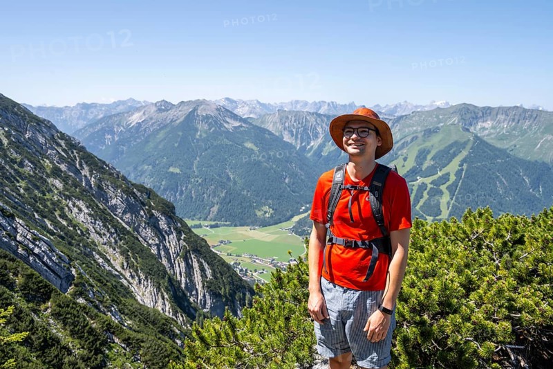 Mountaineer on a hiking trail between mountain pines, mountaineer climbing the Hochunnütz, Unnütz crossing, Brandenberg Alps, Tyrol, Austria, Europe
