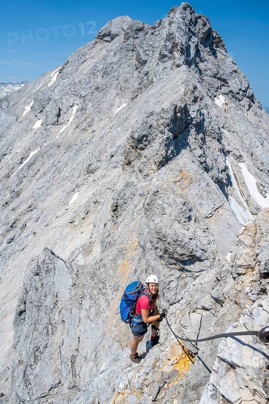 Mountaineer on the Jubiläumsgrat between Zugspitze and Alpspitze, high mountains, Wetterstein range, Bavaria, Germany, Europe