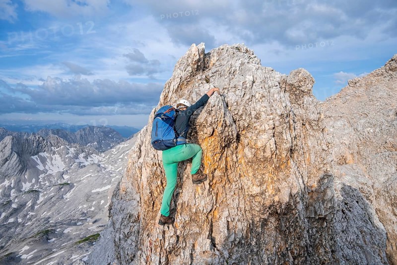 Mountaineer on the Jubiläumsgrat between Zugspitze and Alpspitze, high mountains, Wetterstein range, Bavaria, Germany, Europe