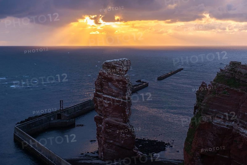 Evening shot, Lange Anna Felsen, red sandstone cliff, Lummenfelsen, cloudy sky, Helgoland Oberland, Helgoland, Schleswig-Holstein, Germany, Europe