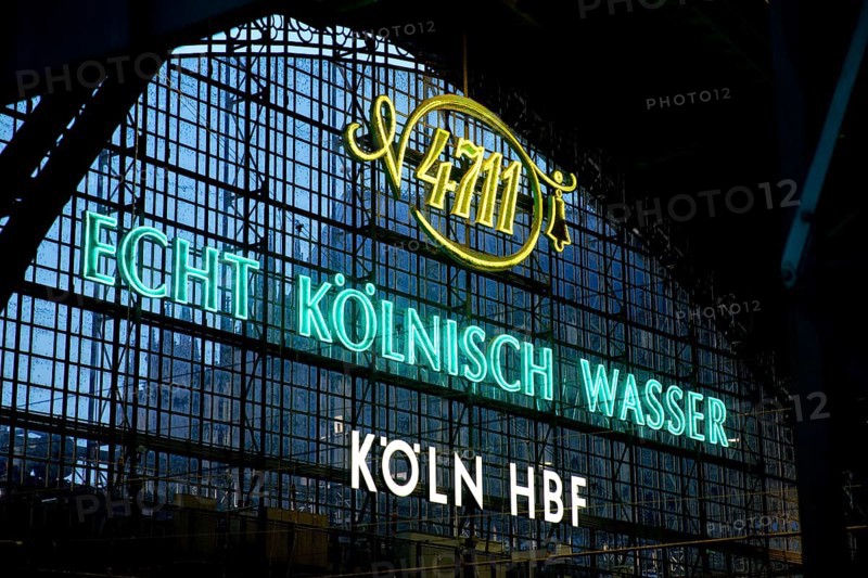 Illuminated advert for 4711, Echt Kölnisch Wasser at Cologne Central Station in the evening, Rhineland, North Rhine-Westphalia, Germany, Europe