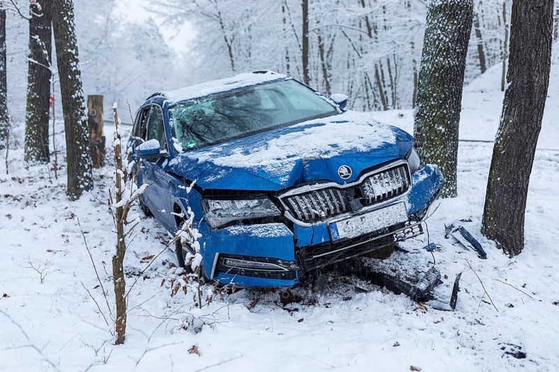Car involved in an accident, car left the road on a bend due to snow and ice, Spitzgrund Coswig, Saxony, Germany, Europe