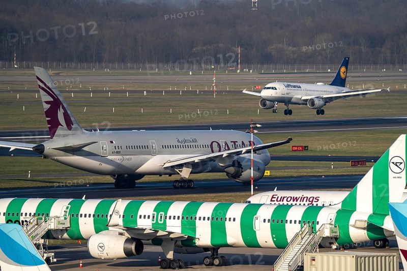 Düsseldorf Airport, Qatar Airways Boeing 787 Dreamliner, Eurowings aircraft on the apron, taxiway, Lufthansa Airbus on landing, North Rhine-Westphalia, Germany, Europe