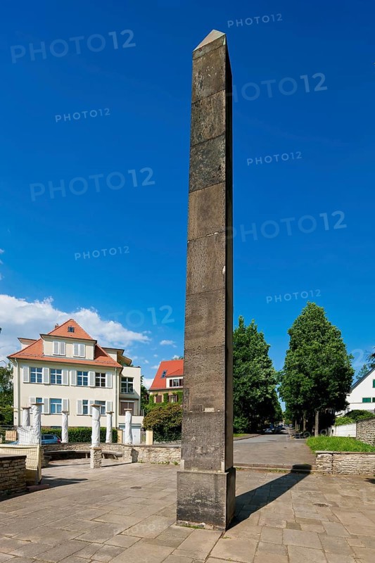 Dresden White Stag, Obelisk