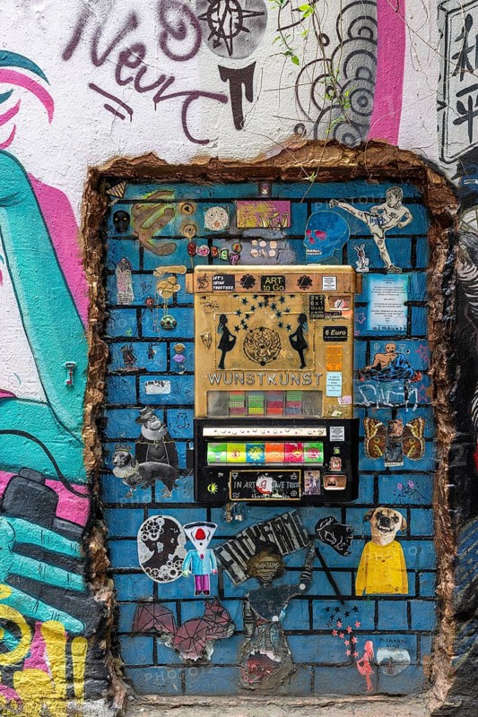 Street Art at Pasaje Arte Independiente in Berlin-Mitte, Germany, Europe