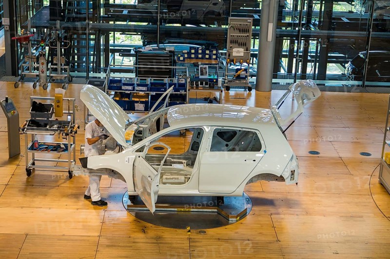 Transparent production in the Transparent Factory. After the phasing out of the Phaeton production, the new electrically rubbed model Galf and ID.3 are produced here