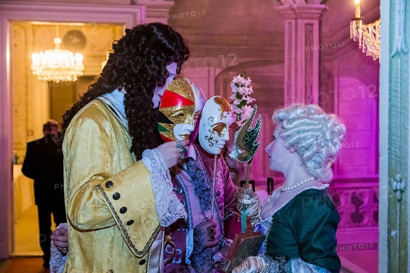 Masquerade ball at Rammenau Baroque Palace, Rammenau Palace in Rammenau near Bischofswerda in the district of Bautzen is one of the most beautiful preserved Baroque country palaces in Saxony. The les danseurs de Sans Souci as guests at the masked ball. With their historical dances, the costumed performers were a highlight of the evening