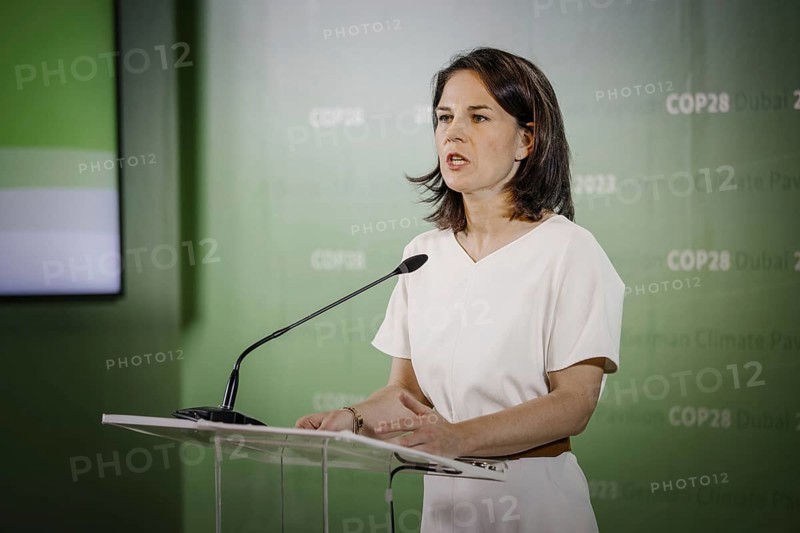 Annalena Baerbock (Buendnis 90 Die Gruenen), Bundesaussenministerin, haelt eine Pressekonferenz zum neuen GST Textentwurf der UNFCCC, im Rahmen der COP28 in Dubai, 11.12.2023