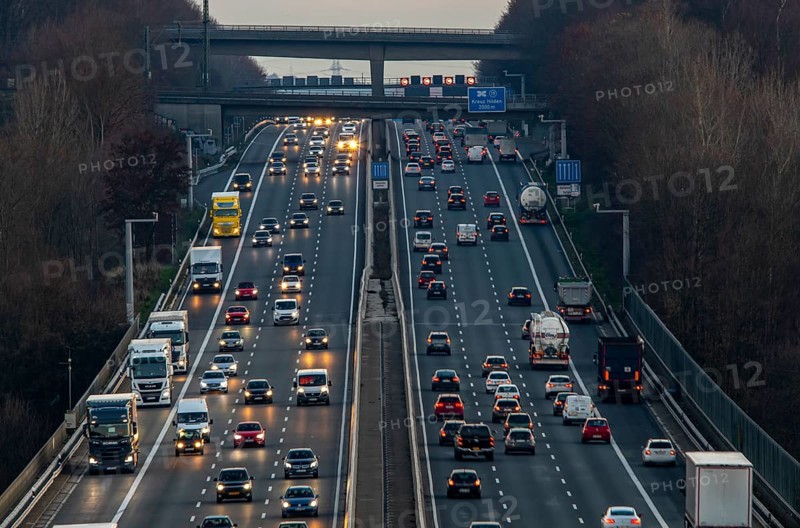 Motorway A3 between Düsseldorf and Leverkusen, near Erkrath, freeing of the hard shoulder during heavy traffic, camera monitoring