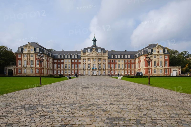 Baroque-style palace, University, Münster, Westphalia, North Rhine-Westphalia, Germany, Europe